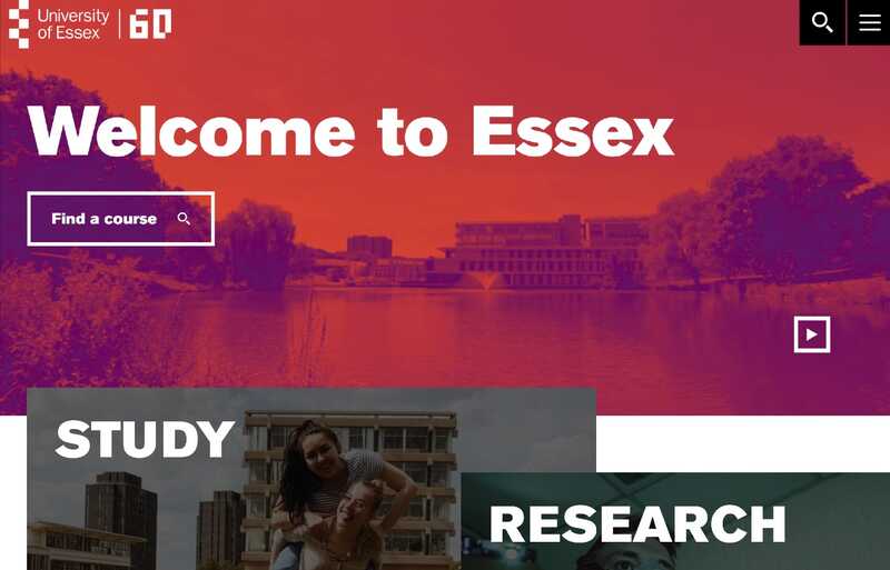Page d'accueil de l'université d'Essex, avec une photo teintée du campus.